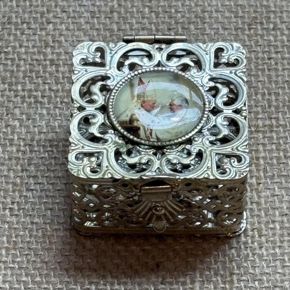 Vintage Italy Silver Filigree Pope Papal Blessing Rosary Trinket Box